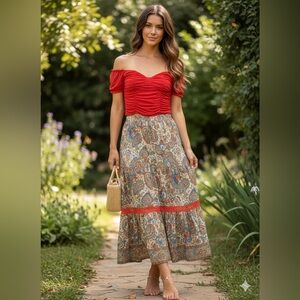 JUST POLLY NEW YORK Off Shoulder Sweetheart Neckline Cropped Top